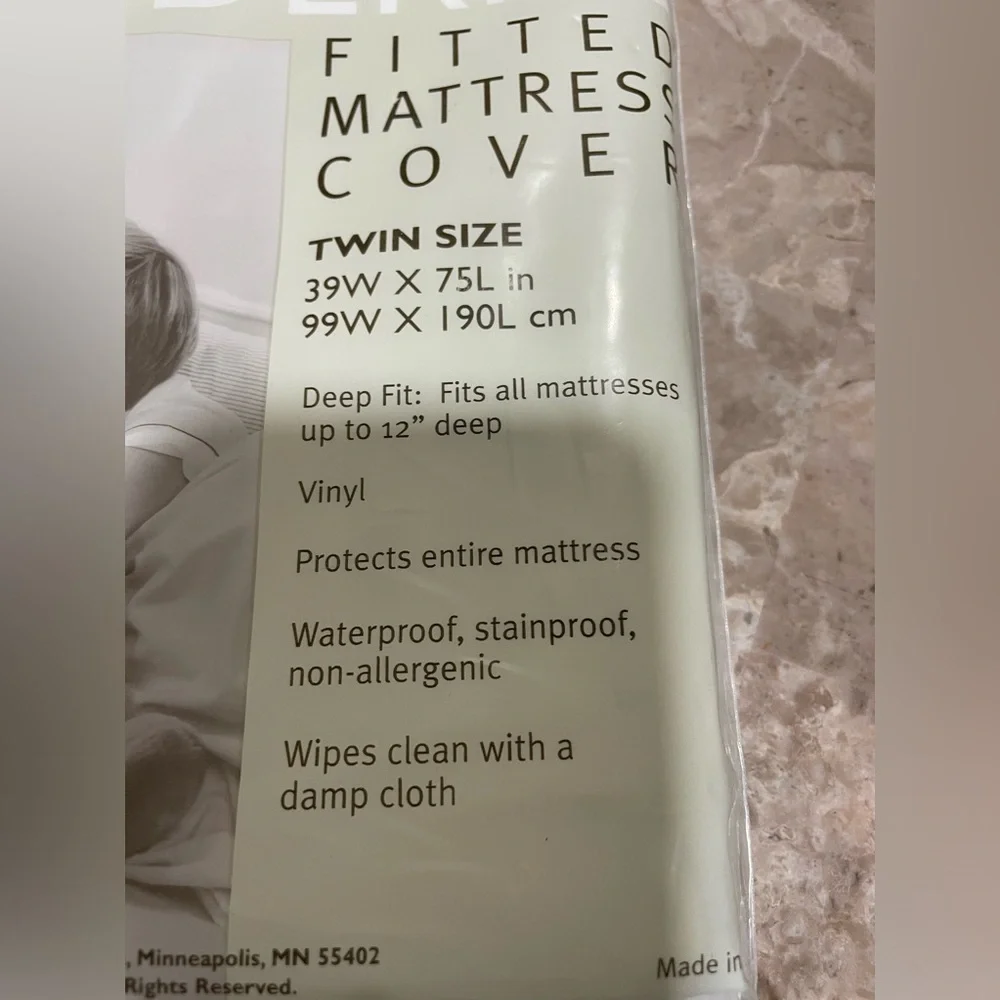 Twin fitted vinyl mattress cover—New